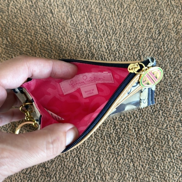 Lilly Pulitzer card wallet with key holder and LP emblem in mint condition. - Picture 6 of 9
